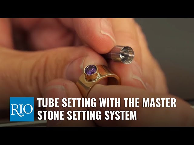 The Bezel-Setting Engagement Ring Trend Is Perfect For The