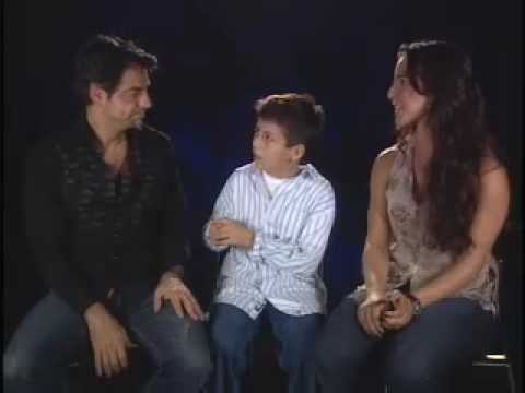 Under the Same Moon (La Misma Luna) (Featurette: Adrian Alonso on Drama)