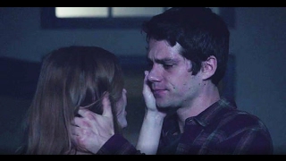 Stiles et Lydia s'embrassent