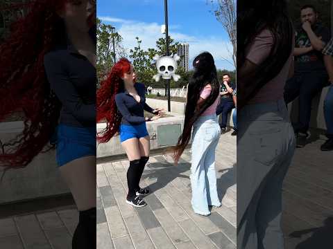 Cree que tiene el cabello largo 💀