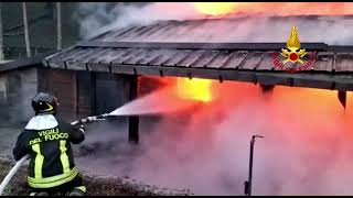 chalet-in-legno-avvolto-dalle-fiamme-paura-per-una-famiglia-a-bagnoli-irpino