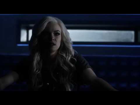 The Flash 3x19 Barry Talks With Future Killer Frost & Julian Albert