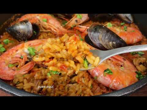 ¡Esta paella de marisco huele a vacaciones! 🏖️ Aprende la receta en 30 seg 🍽️🦑