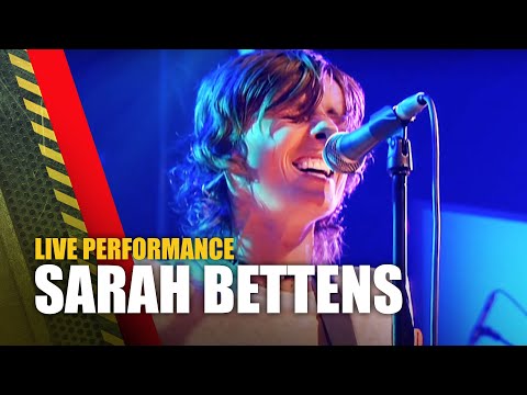 Mini Concert: Sarah Bettens live at TMF Café | The Music Factory