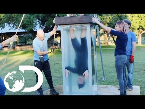 Recreating Houdini's World Famous Water Torture Cell | Houdini's Last Secrets