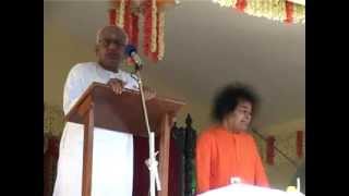 preview picture of video 'Sathya Sai Baba speech / 2006  - Сатья Саи Баба говорит'