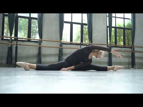 Young Ballerina Exercising in Studio || Fitness Motivation #short Girl fitness || #shorts