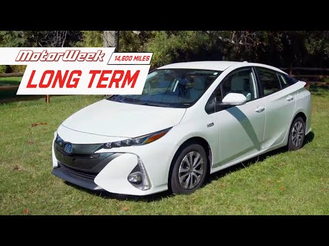 External Review Video 2XlLW_utoYo for Toyota Prius Prime 2 (XW50) Hatchback (2017)