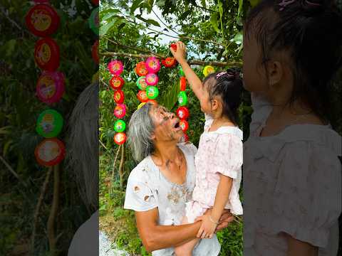 Em bé hái kẹo mắt cho ông nội tội nghiệp ăn #shorts #baby #cute