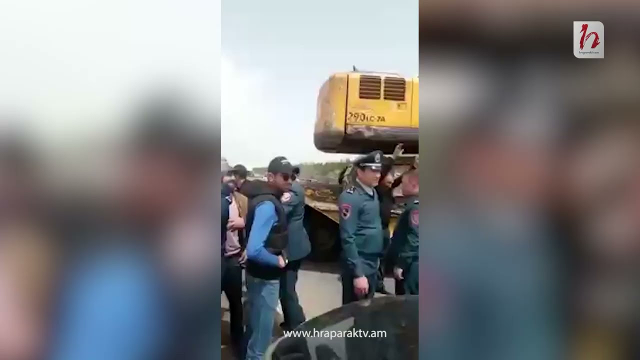 Նորատուսի բնակիչները փակել են ճանապարհը