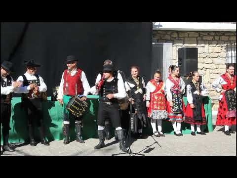 El grupo de folclore de Aldeadávila pone la nota tradicional a las fiestas de Corporario