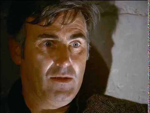 Lukas Ammann ("Graf Yoster") als durchgeknallter Android