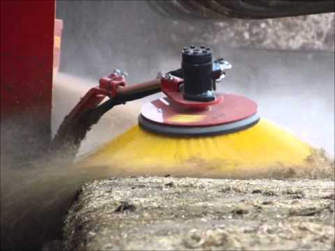 BOBMAN FL - self-loading, compact and versatile bedding spreader for bigger herds in smaller barns