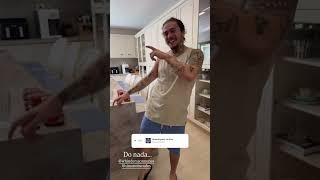Download lagu Whindersson Nunes doing the dance to Simone Mendes' song #simonemendes #kakadiniz #shorts mp3