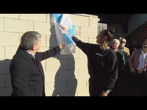 O nome de Ana Peleteiro xa loce en letras grandes á entrada da Fieiteira 311218