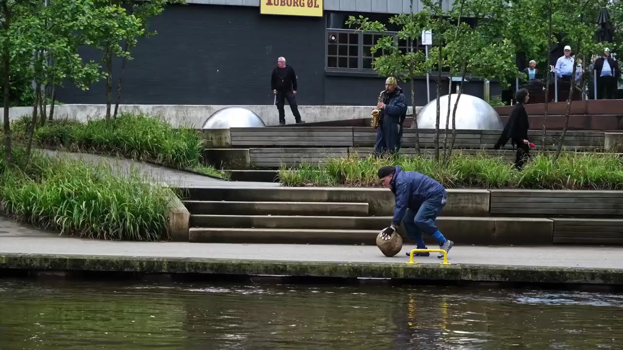 Human Mosaic - Over the bridge, above the water at Storebro/Over broen, oven vande ved Storebro