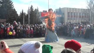 preview picture of video 'Сжигание масленицы. Рыбница 2015'