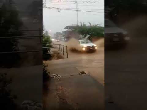 Ríos de agua en las calles del Progreso, Yoro, por fuertes chubascos