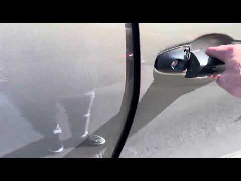 Toyota Hilux 2.8 Invincible Auto With Extra's - Image 2