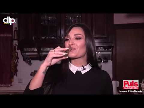 DVORIŠTU IMA PARK SA BAZENOM U ovoj raskošnoj vili živi seksi pevačica "Granda"!