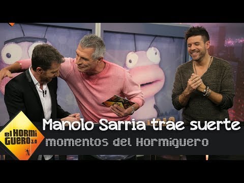 Manolo Sarria lleva la suerte a una persona del público de 'El Hormiguero 3.0'