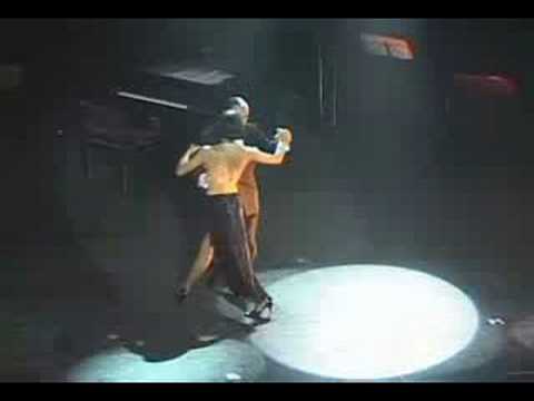  Osvaldo Zotto  and  Lorena Ermocida  are  dancing  to  the  tango  "  Orlando Goñi  "