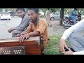 Hum tere sheher main aye hen..a great singing by a street singer