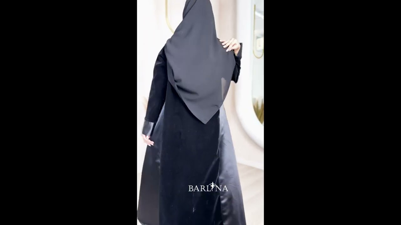 عباية مخمل سوداء بتفاصيل جانبية لامعة - 60
