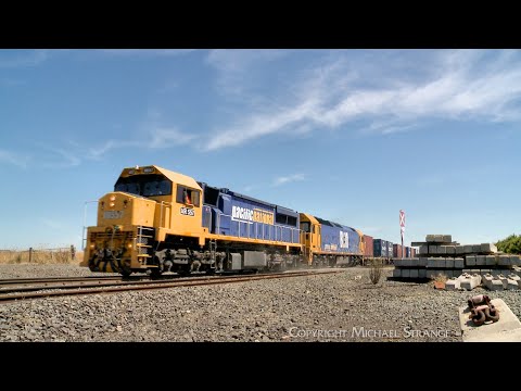 XR557 & BL30 Leading 7902V Container Train From Mildura (22/2/2023) - PoathTV Australian Railways