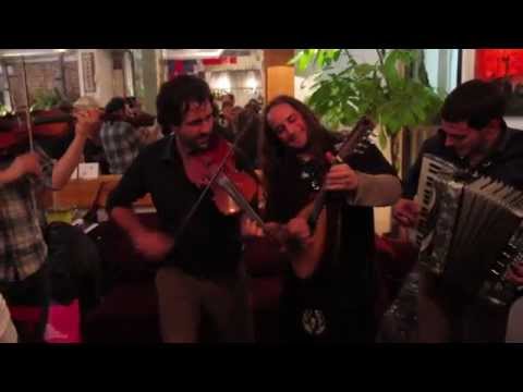 Fetén Fetén - Fun Faria. Con Raúl Márquez y Amir John Haddad. En Matute 12, Girando por Tabernas