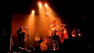 Domenico Lancellotti e Ana Cláudia Lomelino tocando "Comigo".