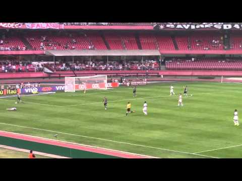 Reveja o lance da expuls�o do zagueiro Felipe
