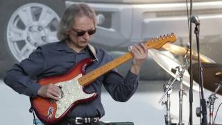 Sonny Landreth - "Uberesso" (Live at the 2016 Dallas International Guitar Show)