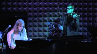 Graham Reynolds Plays "Theme from Before Midnight" and "Caravan"