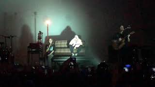 Bastille feat. Akine - World gone mad @ Barcelona