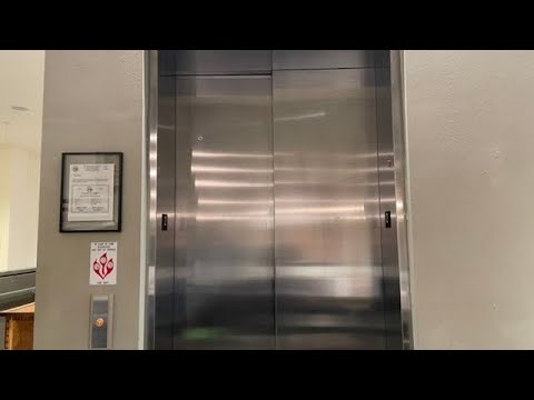 Creaky KONE EcoSpace MRL Traction Elevator @ Arhaus, Legacy Village, Lyndhurst, OH