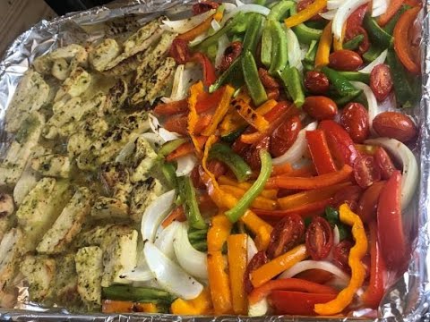 ONE SHEET PAN CHICKEN FAJITAS WITH SALSA VERDE