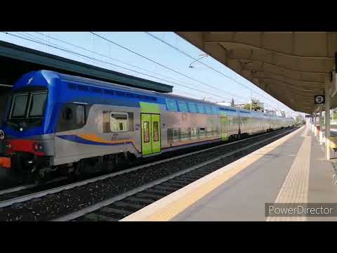 Stazione di Conegliano. arrivi e partenze treni regionali.