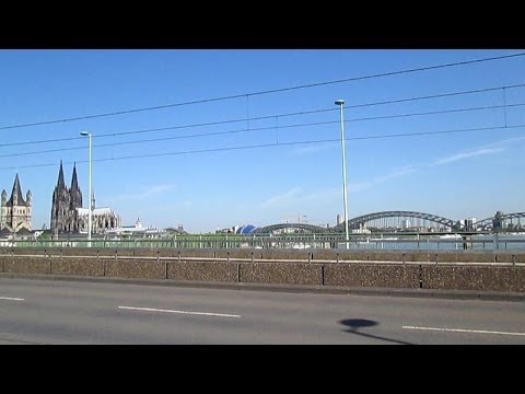Германия Кельн Вид на город с моста чере