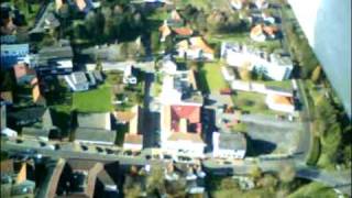 preview picture of video 'Flug über Jennersdorf Hauptplatz Kirche mit Easystar und Flycamone TeilA'