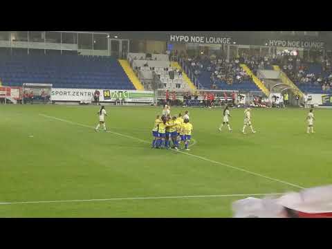 Torjubel des SKN St. Pölten Frauen beim Anschlußtreffer zum 1:2 gegen PSG Frauen in der CL