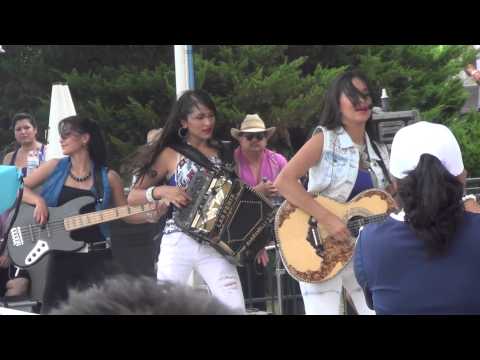 Las Fenix  - El Tao Tao y Juana La Cubana en SplashTown Houston Texas 7-14-13