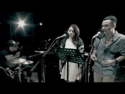 Teza Sumendra and FFion Williams : Cover Version of Valerie by Amy Winehouse (Live @ #CU)