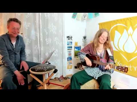 Shankari Susanne Hill - Mantra Singkreis April 2022