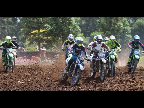Disputa intensa, boas ultrapassagens e tombo na ultima volta no Motocross