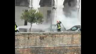 preview picture of video 'Auto a fuoco a Senigallia, incendio lungo i Portici Ercolani'