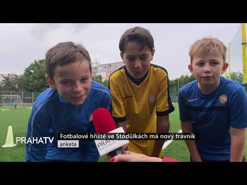 Fotbalové hřiště ve Stodůlkách má nový trávník