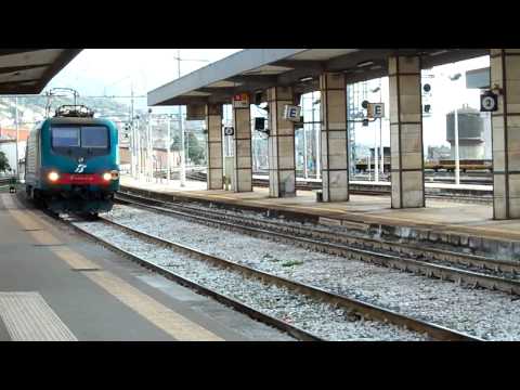 Regional Veloce nach Cosenza fährt in Paola ein