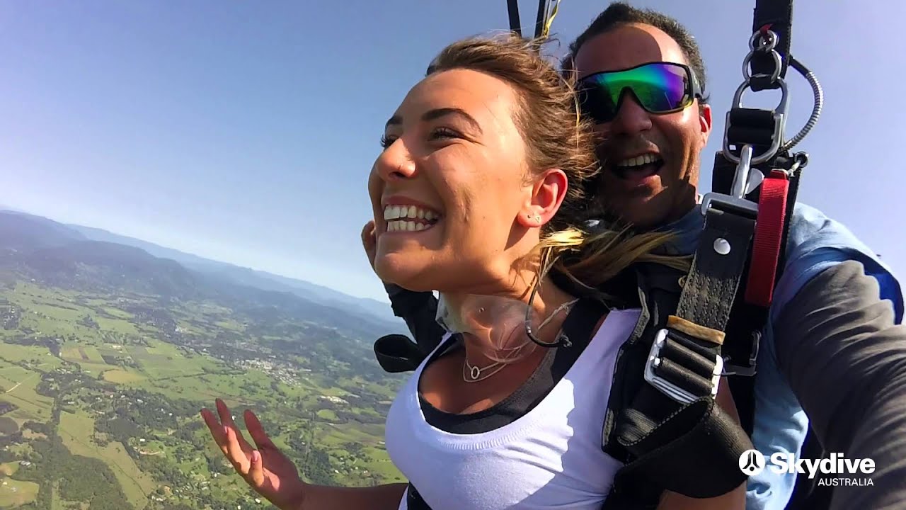 Join a duo on a fascinating tandem skydiving adventure.