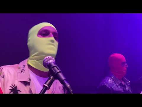 Megaphonim Live Show - Schmoa & Lo titfos oti  | מגפונים - שמועה ולא תתפוס אותי בהופעה